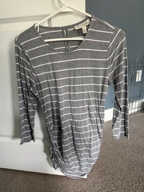 Jessica Simpson Maternity Gray & White Striped Long Sleeve Scoop Top